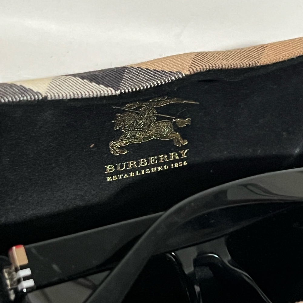 Burberry Black Sunglasses with Red Accent and Tortoiseshell Case Trim polarized - Picture 14 of 16